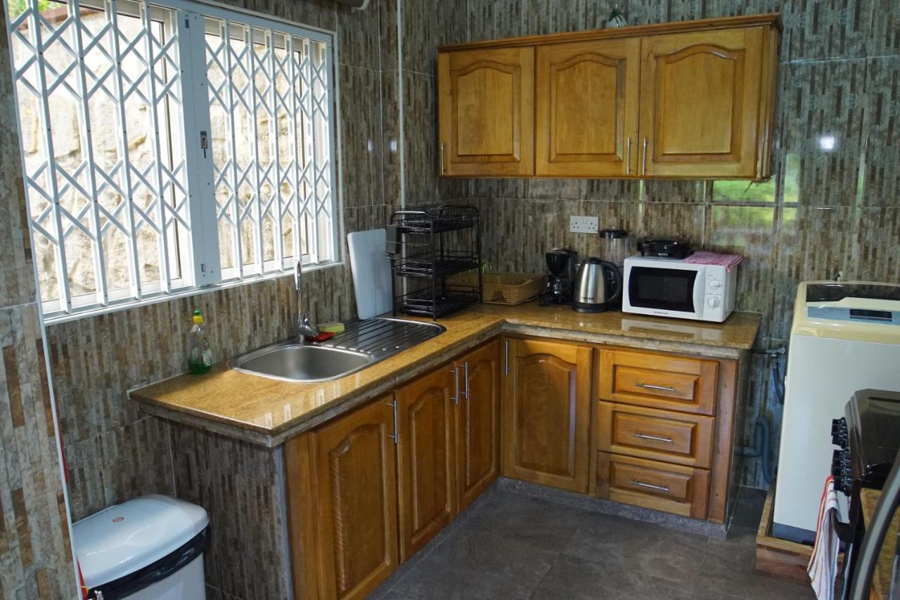 Zeph Self Catering Lägenhet Baie Lazare  Exteriör bild